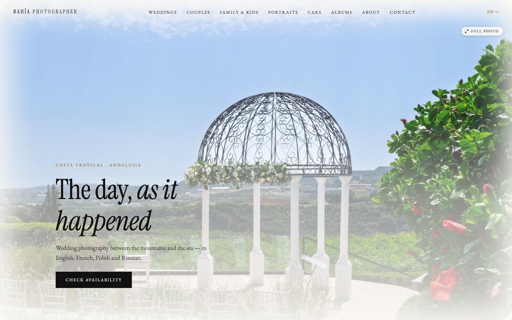 Screenshot of bahiaphotographer.com — homepage with a full-screen wedding photograph and the Bahía Photographer wordmark.